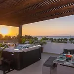 Odyssea View & Hot Jacuzzi Front Appartement