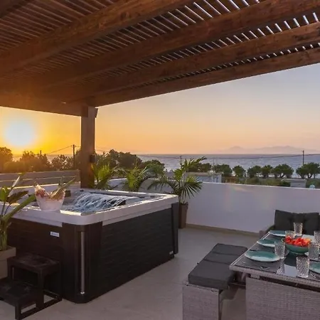 Odyssea View & Hot Jacuzzi Front Apartman