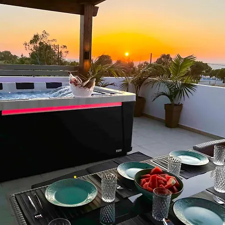 Odyssea View & Hot Jacuzzi Front Διαμέρισμα *