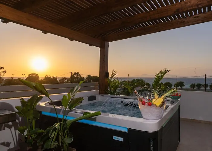 Lägenhet Odyssea View & Hot Jacuzzi Front Kremastí