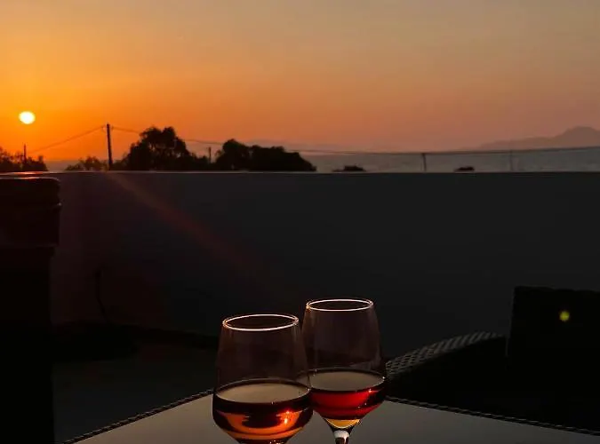 Odyssea View & Hot Jacuzzi Front Kremastí