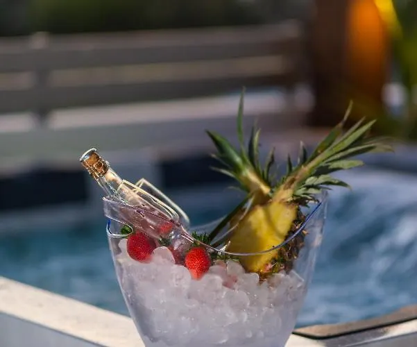 Odyssea View & Hot Jacuzzi Front * Kremastí