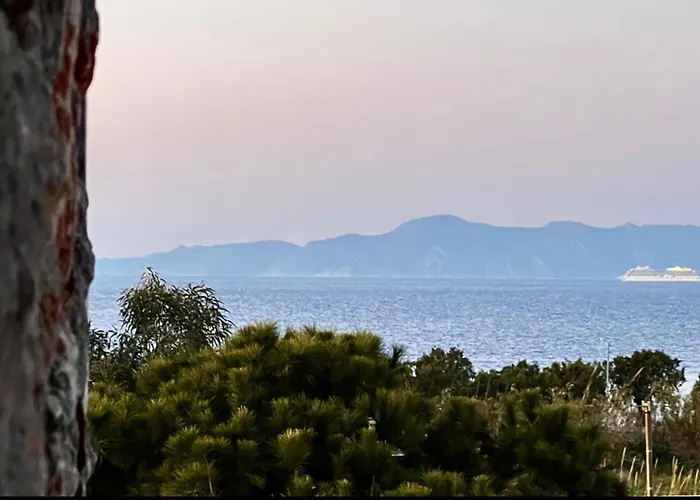 Odyssea View & Hot Jacuzzi Front Kremastí