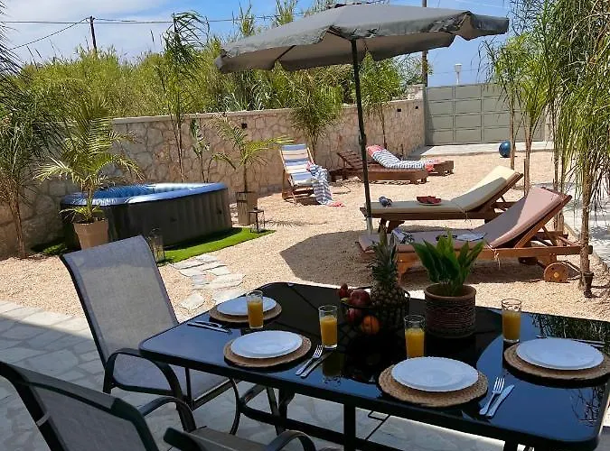 Odyssea View & Hot Jacuzzi Front *