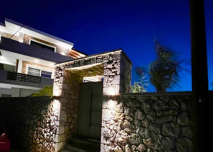 Odyssea View & Hot Jacuzzi Front