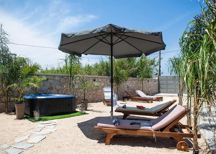 Odyssea View & Hot Jacuzzi Front Apartmán *