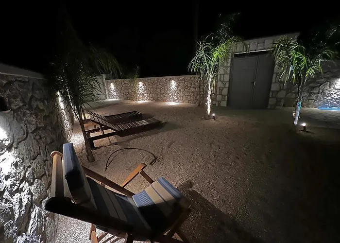 Odyssea View & Hot Jacuzzi Front *