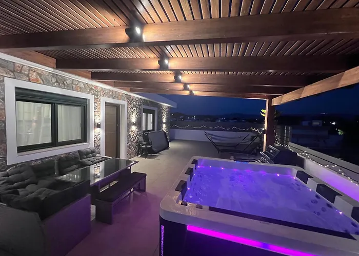 Odyssea View & Hot Jacuzzi Front Kremastí