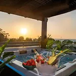 Odyssea View & Hot Jacuzzi Front *