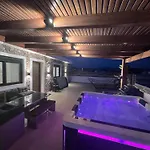 Odyssea View & Hot Jacuzzi Front Kremastí