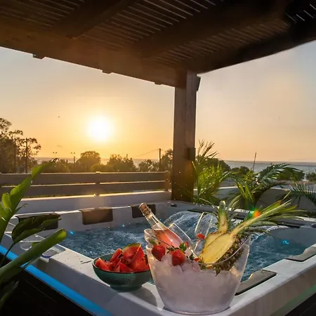 Odyssea View & Hot Jacuzzi Front *