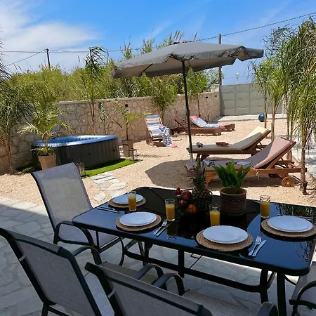 Odyssea View & Hot Jacuzzi Front *