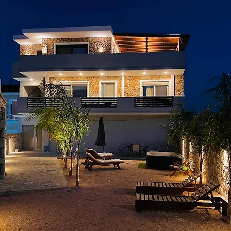 Odyssea View & Hot Jacuzzi Front *