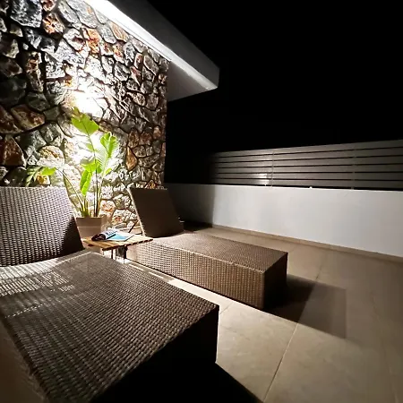 Odyssea View & Hot Jacuzzi Front Apartament