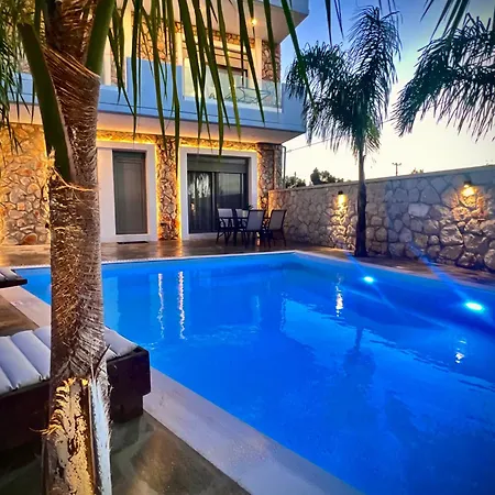 Odyssea View & Hot Jacuzzi Front Kremastí