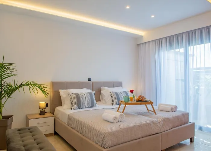 Odyssea View & Hot Jacuzzi Front アパート クレマスティ