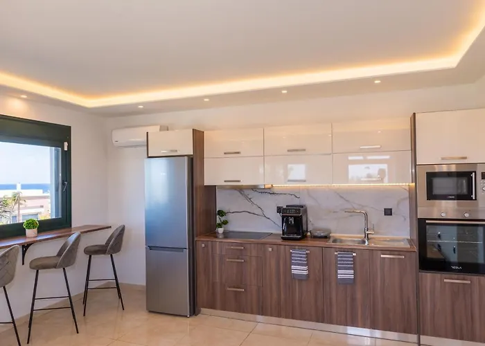 Odyssea View & Hot Jacuzzi Front Apartament