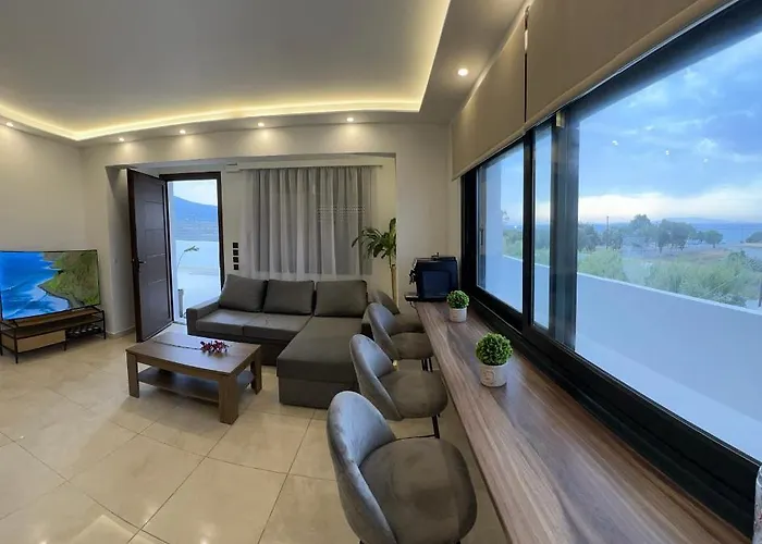 Odyssea View & Hot Jacuzzi Front Apartament Kremastí