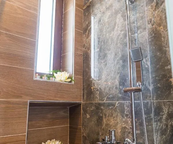 Odyssea View & Hot Jacuzzi Front Apartament *