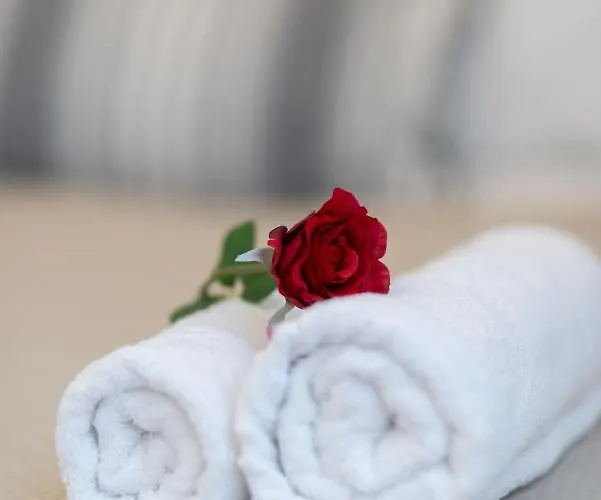 Odyssea View & Hot Jacuzzi Front Kremastí