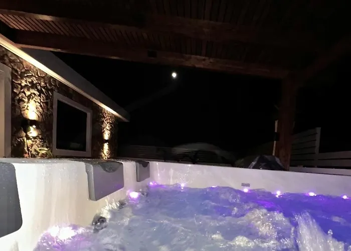 Odyssea View & Hot Jacuzzi Front Apartament *