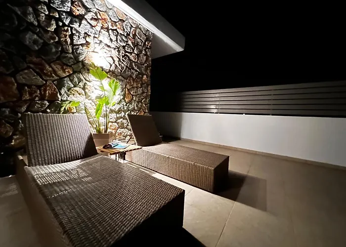 Odyssea View & Hot Jacuzzi Front Apartament