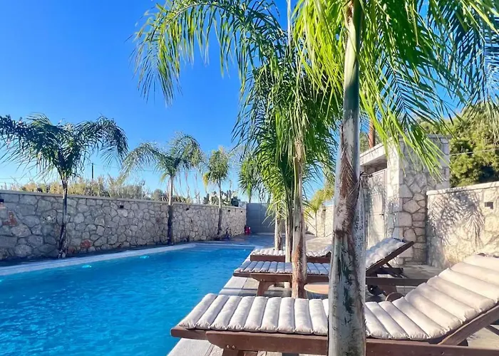 Odyssea View & Hot Jacuzzi Front Apartment