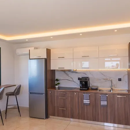 Odyssea View & Hot Jacuzzi Front Apartament